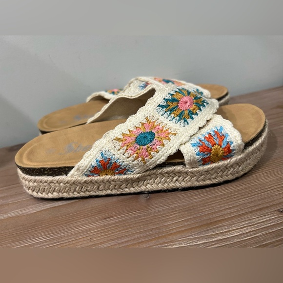 Cute floral SHEIN sandal! - Picture 3 of 5